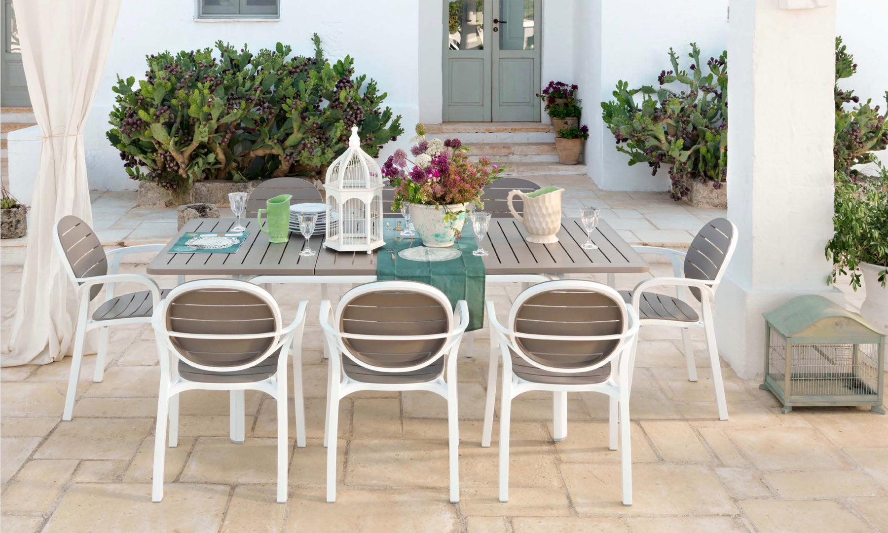 An outdoor Nardi furniture setting in the sunshine